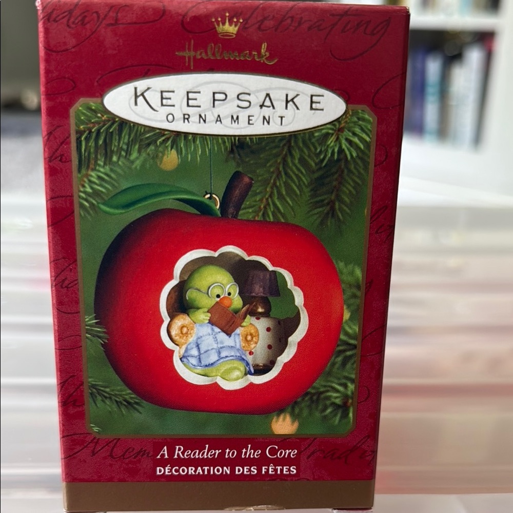 Hallmark Apple Ornament - A Reader to the Core
